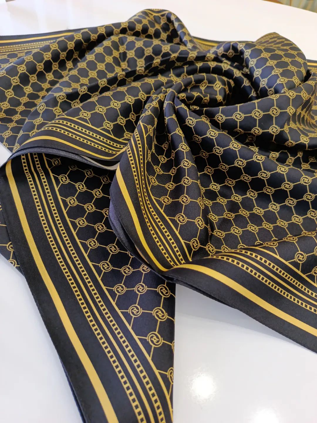 Vakko-Monogram-Twill-Ipek-Sal-Siyah