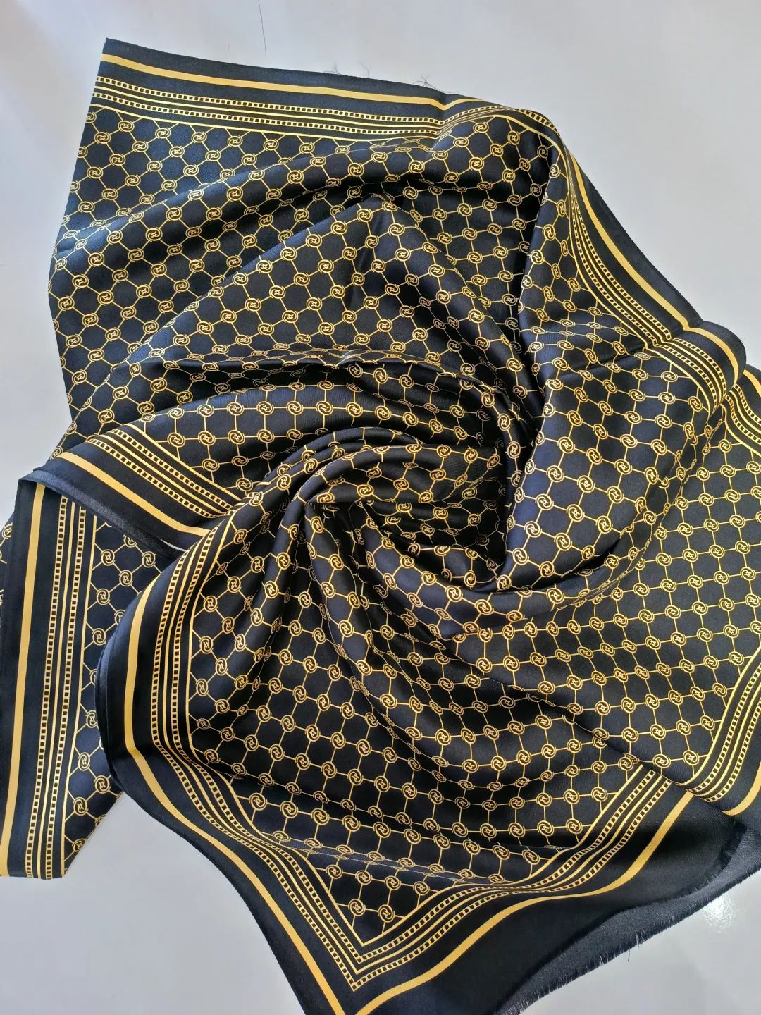 Vakko-Monogram-Twill-Ipek-Sal-Siyah
