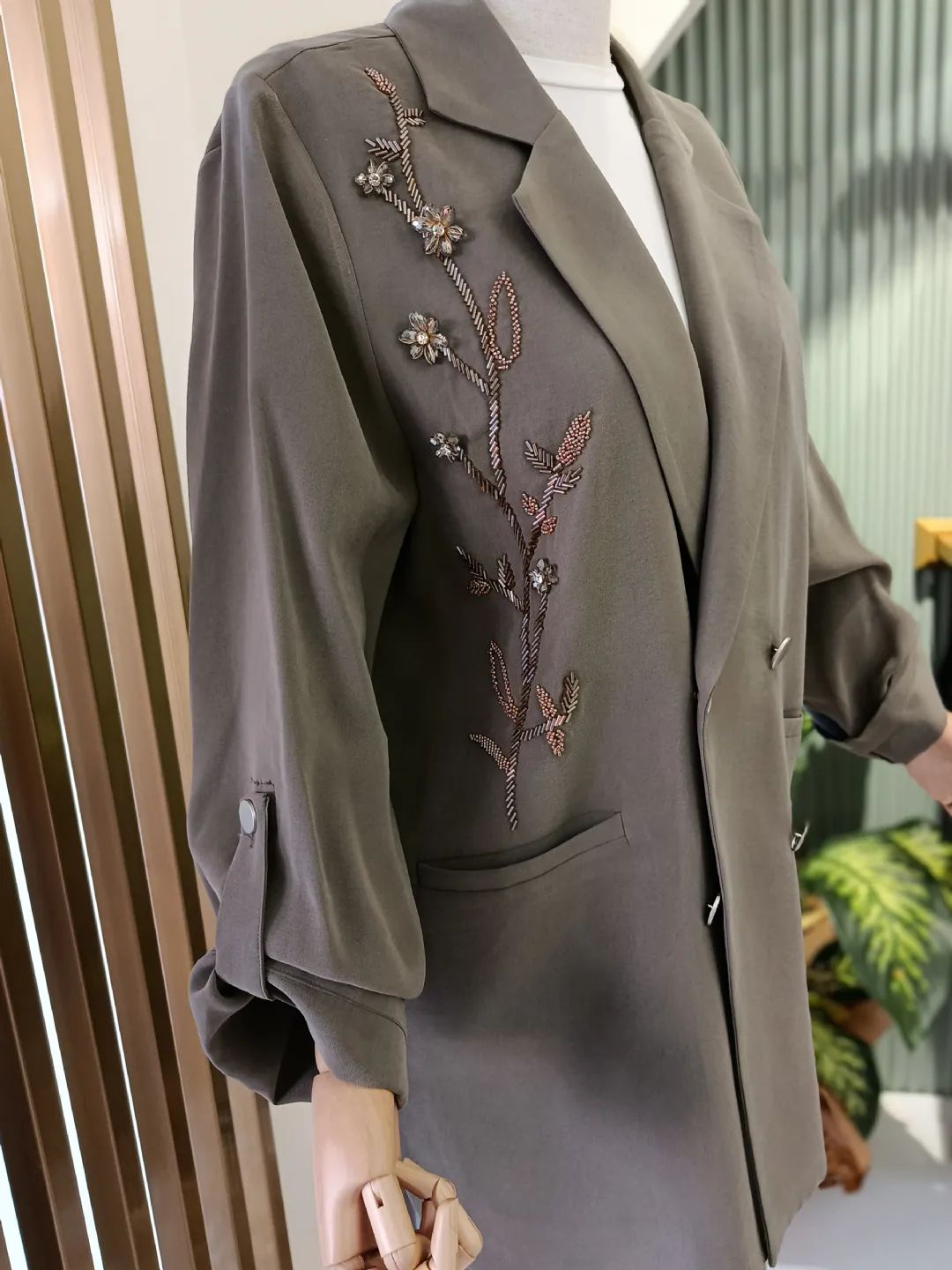 Yakas� ��lemeli Ceketli Tak�m �a�la