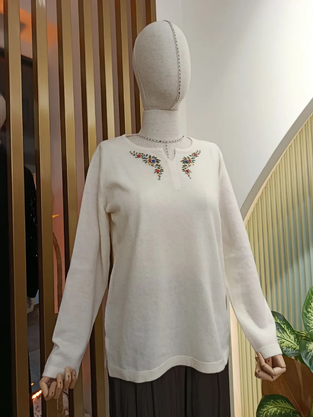 Yakasi-Islemeli-Kazak-Kemik