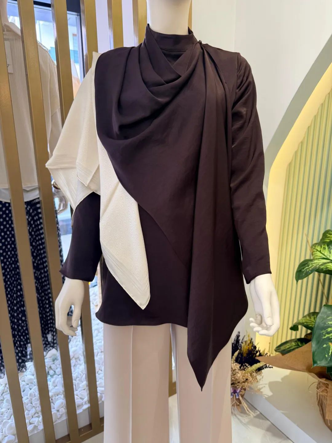 Yakasi-Sal-Detayli-Gomlek-Kahverengi