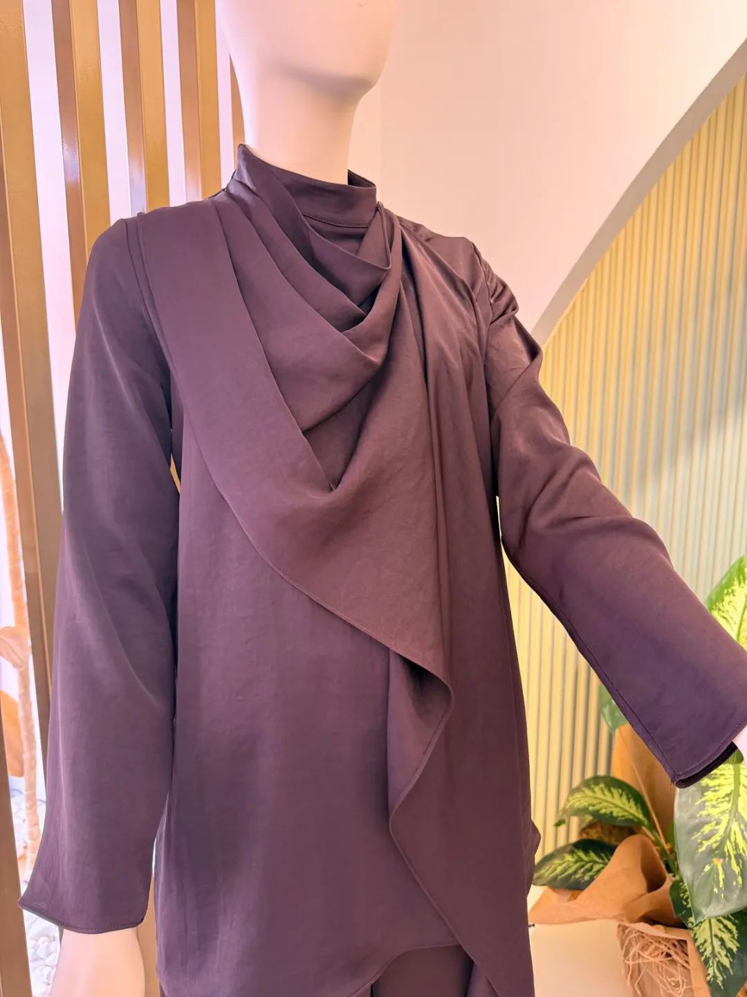 Yakasi-Sal-Detayli-Gomlek-Kahverengi