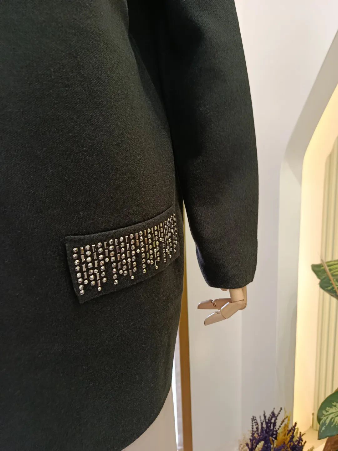 Yakas� Ve Cepi Ta� Bask�l� Ceket