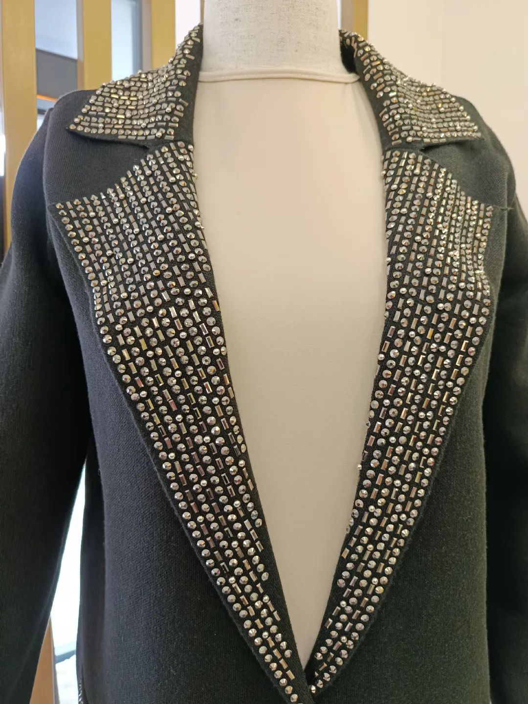 Yakas� Ve Cepi Ta� Bask�l� Ceket