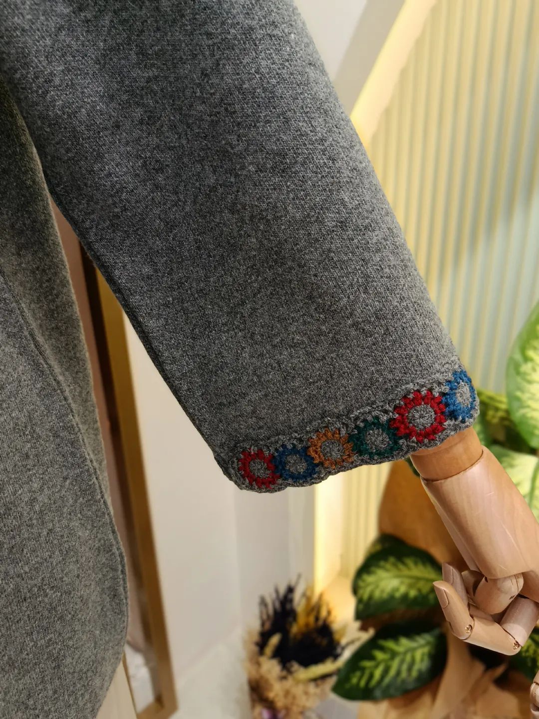 Yakas� ve Kollar� ��lemeli H�rka