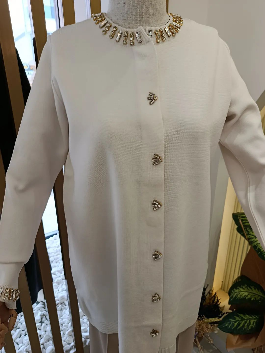 Yakasi-Ve-Onu-Tasli-Rayon-Ceket-Ekru