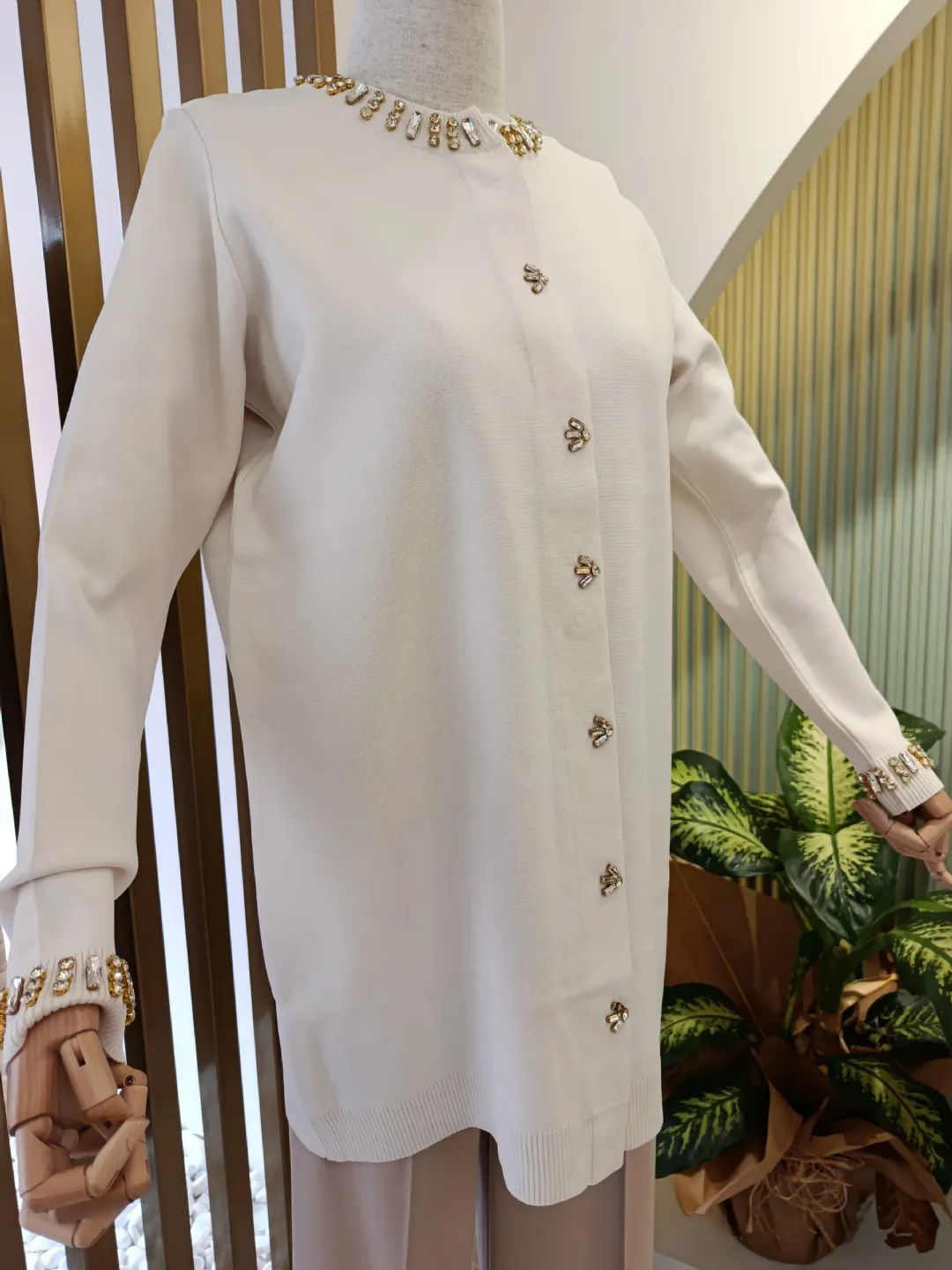 Yakasi-Ve-Onu-Tasli-Rayon-Ceket-Ekru