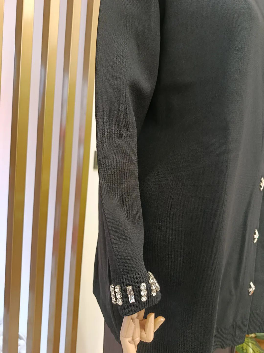 Yakasi-Ve-Onu-Tasli-Rayon-Ceket-Siyah