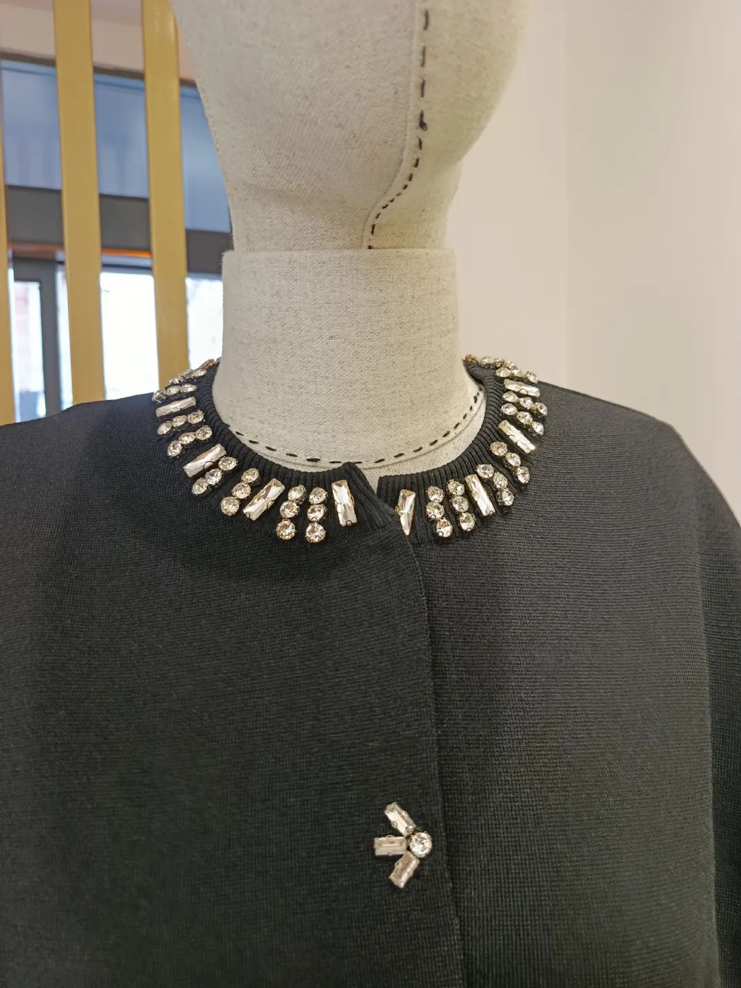 Yakas� Ve �n� Ta�l� Rayon Ceket Siyah