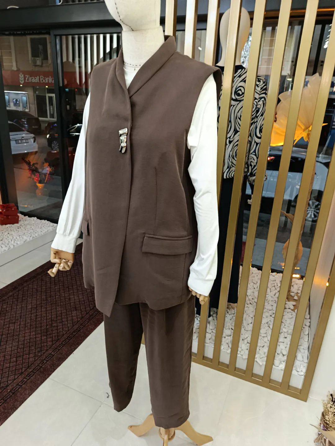 Yelekli ��t��tl� Tak�m Kahve