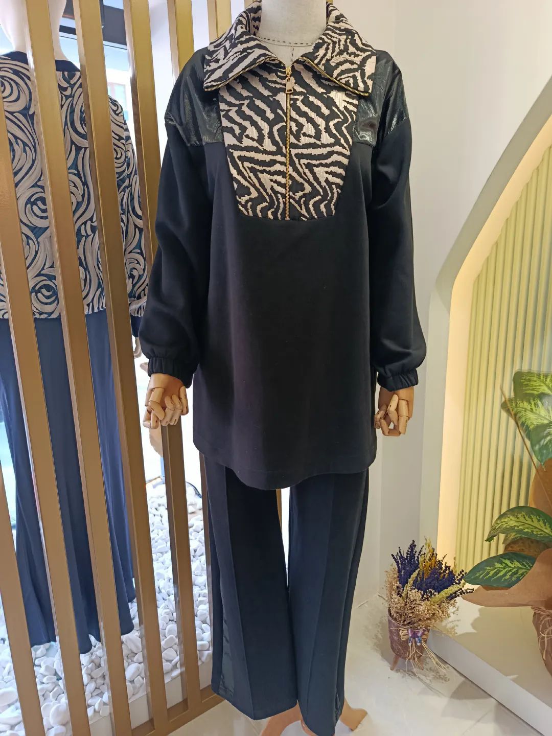 Zebra-Jakar-Desenli-Orme-Takim-Siyah